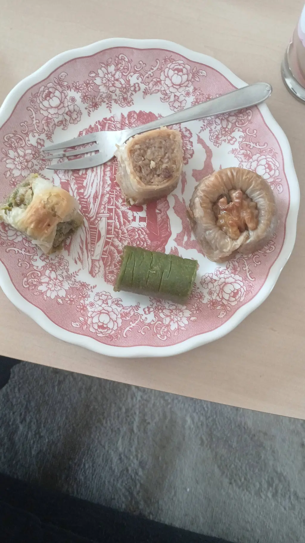 ai character: schwabeldabelgagq background