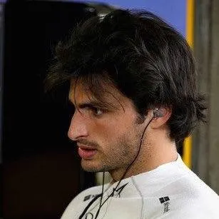chat with ai character: Carlos Sainz 
