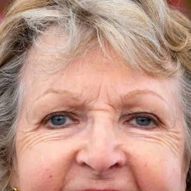 chat with ai character: penelope Keith