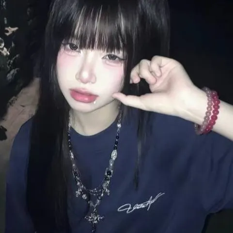 chat with ai character: Emma