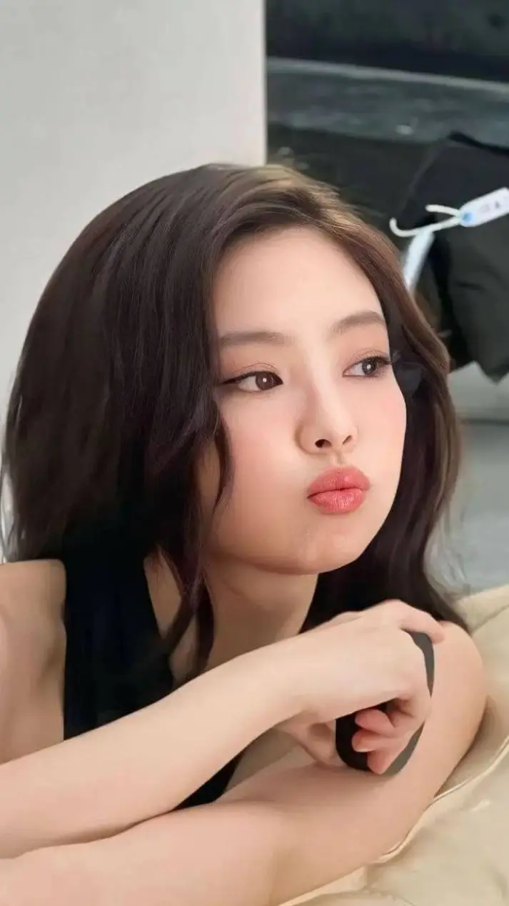 ai character: 🖤~Jennie~🩷 background