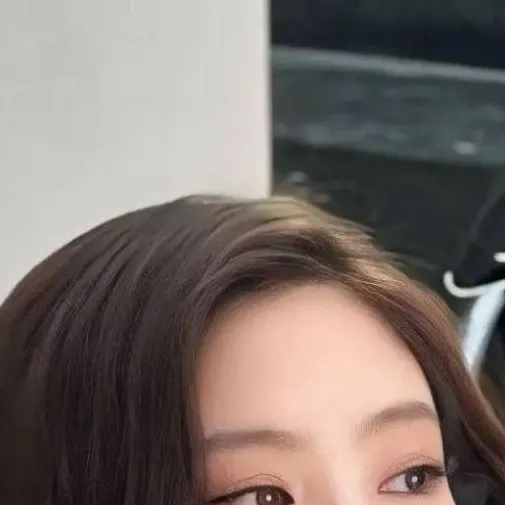 chat with ai character: 🖤~Jennie~🩷