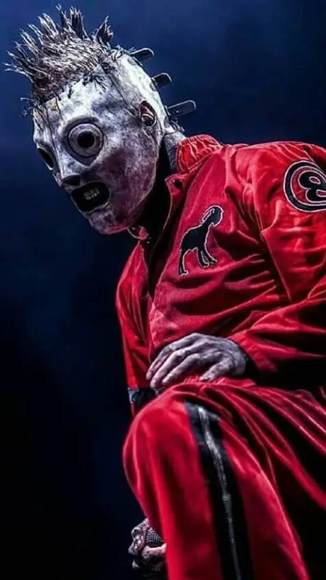 ai character: 🎤 Corey Taylor 🎤 background