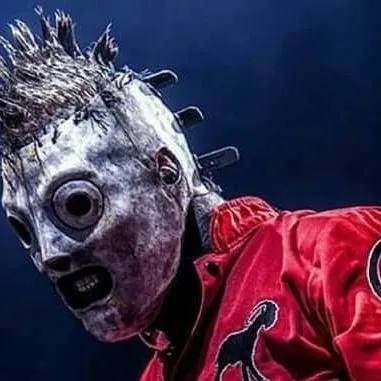 chat with ai character: 🎤 Corey Taylor 🎤