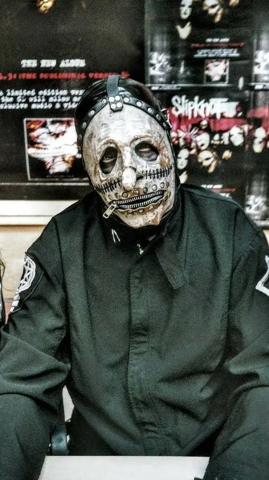 ai character: 🤩 Chris Fehn🤩 background
