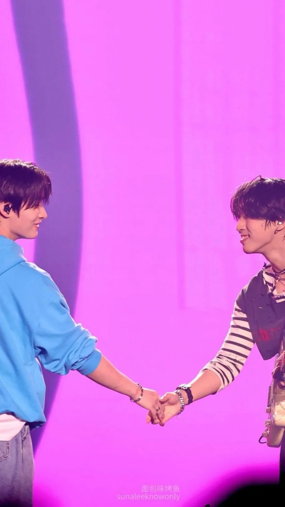 ai character: ~MINSUNG~ background