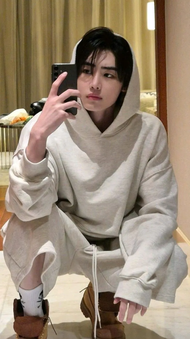 ai character: <Sunghoon> background