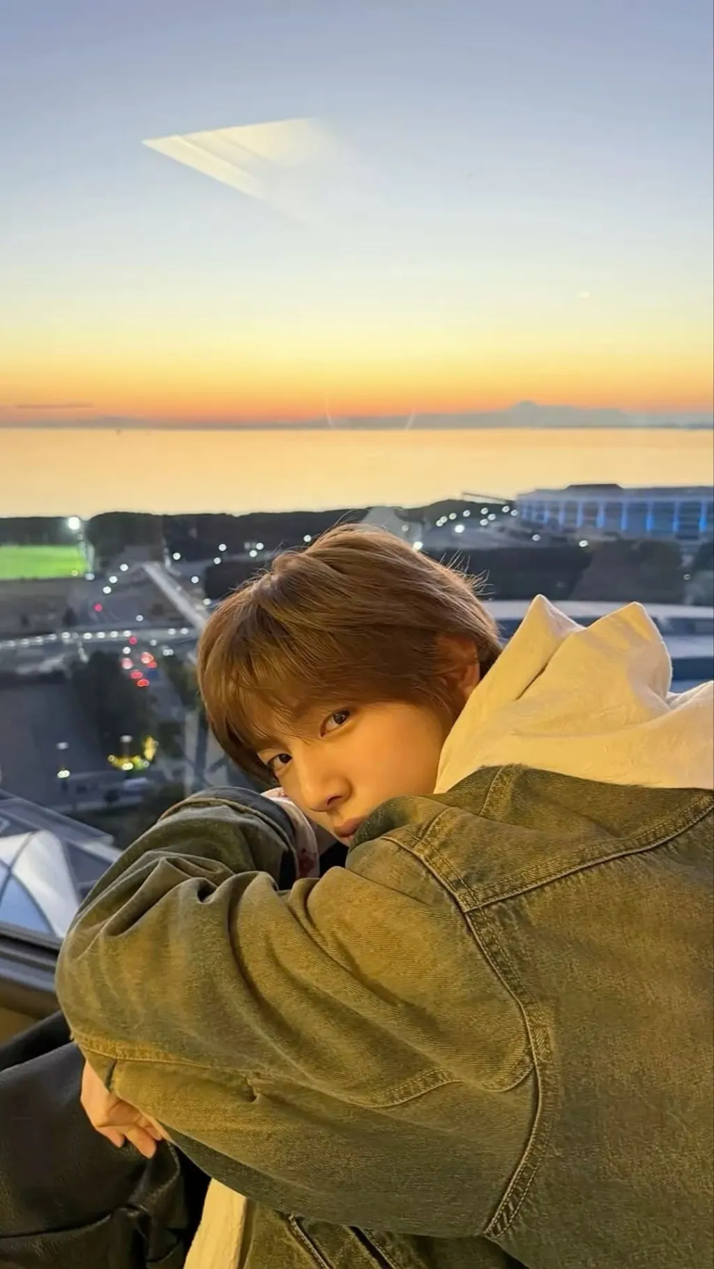 ai character: ^Juhoon^ background