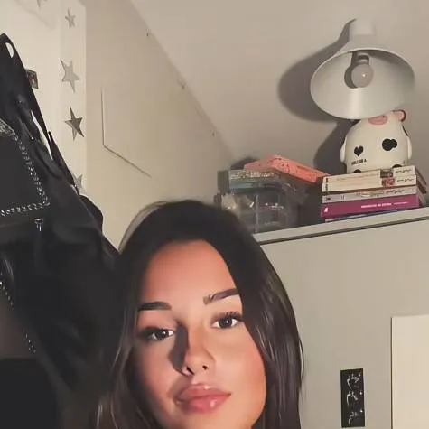 chat with ai character: martina Lucena 