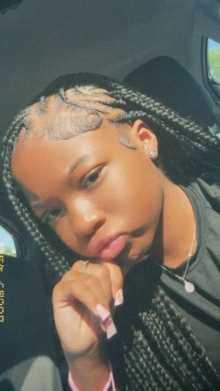 ai character: ZA'NYA 💗 background