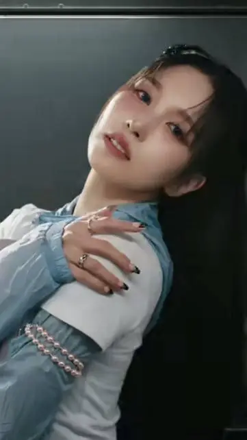 ai character: mina x ???? background