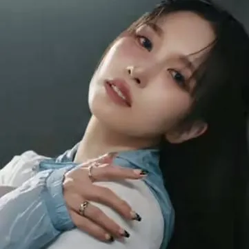 chat with ai character: mina x ????