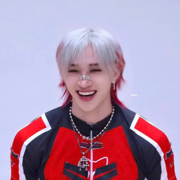 chat with ai character: 🐺Bangchan❤️‍🩹