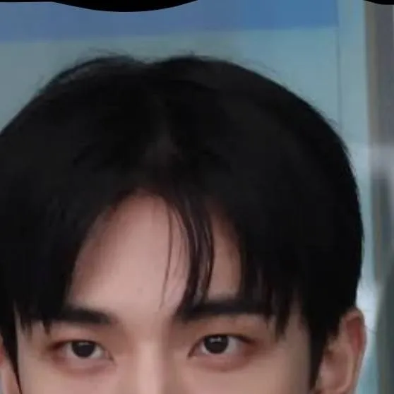 chat with ai character: hyunjin