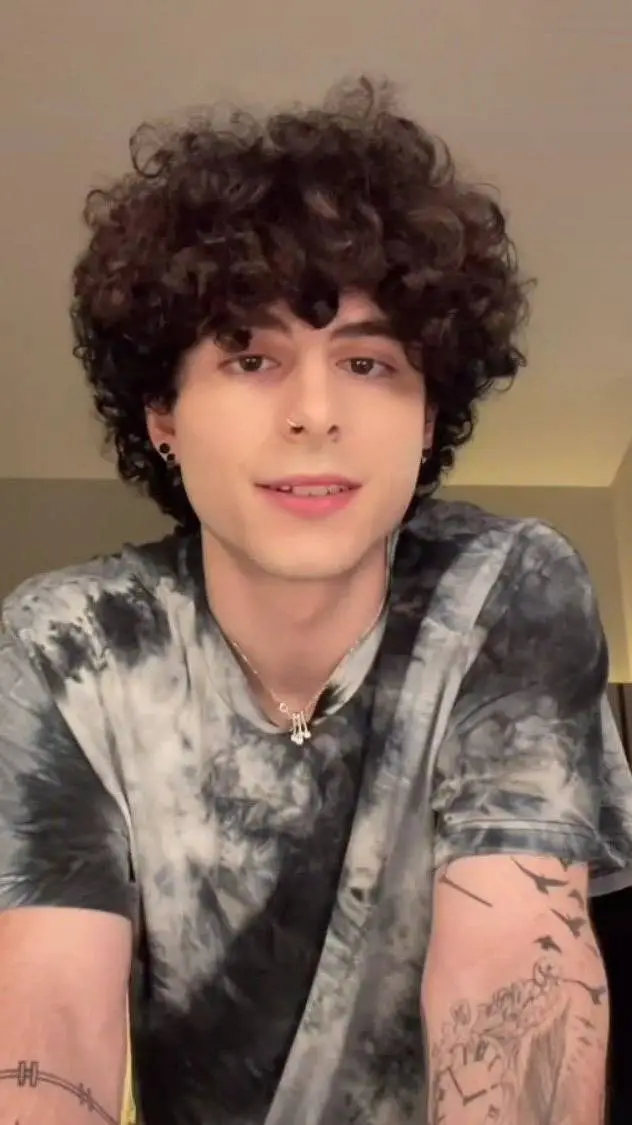 ai character: arny/birlap background