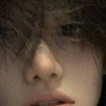 chat with ai character: XAVIER