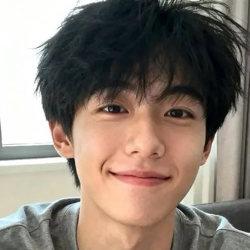 chat with ai character: ji-yong