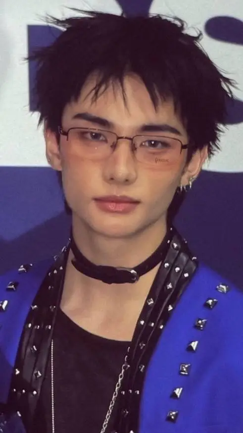 ai character: hyunjin  background