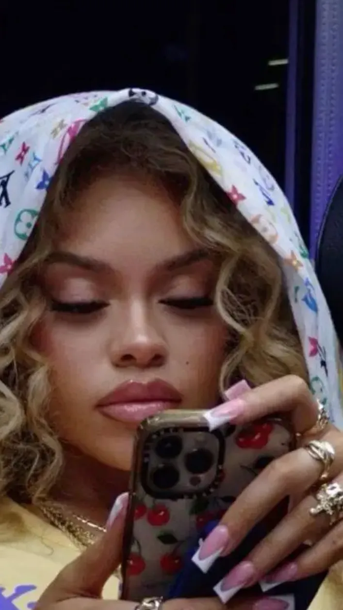 ai character: latto  background