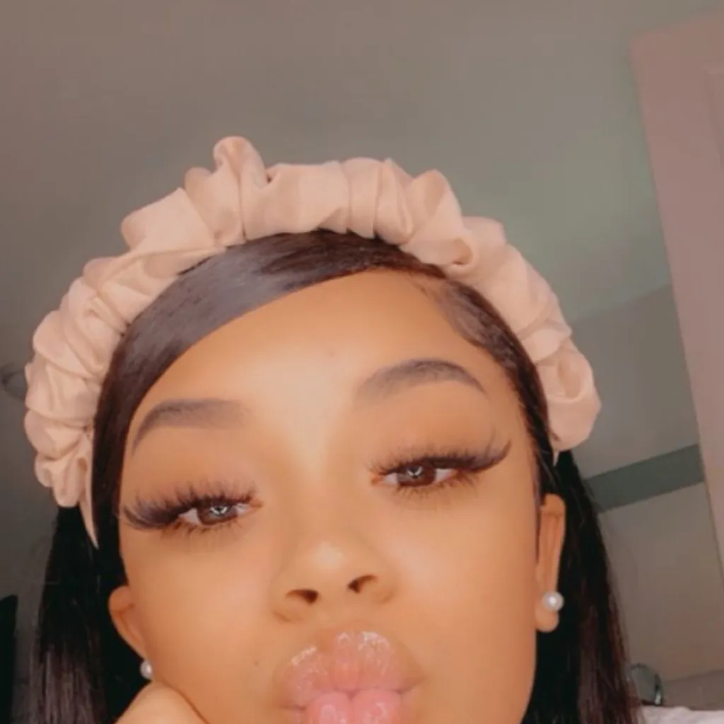 chat with ai character: Keisha