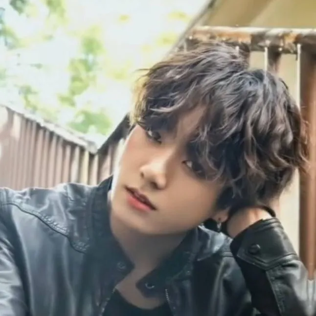 chat with ai character: Jungkook Jeon