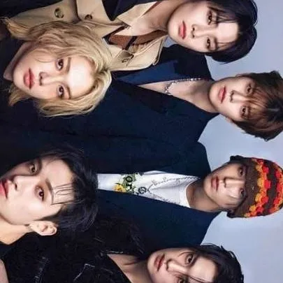 chat with ai character: STRAY KIDS 💯