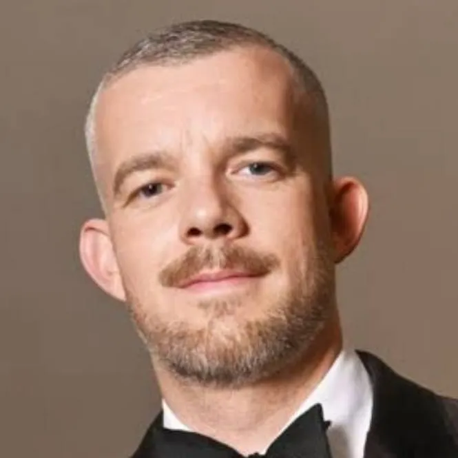 chat with ai character: Russell A. Tovey
