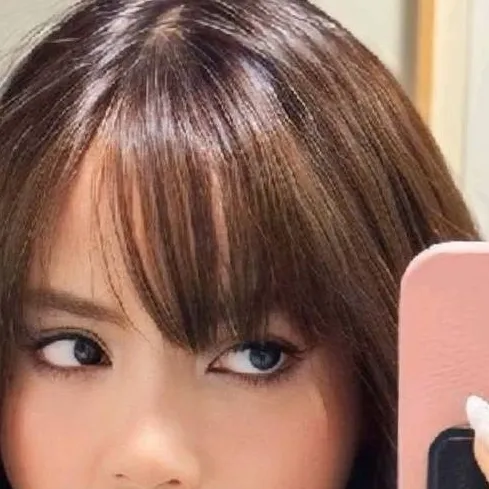 chat with ai character: lisa