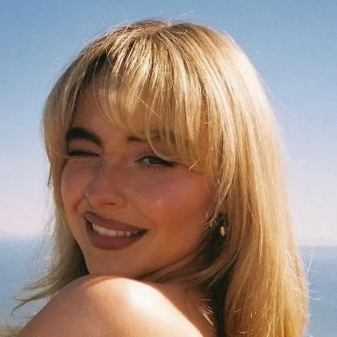 Chat with Sabrina Carpenter - text or voice, Enjoy AI Chat Free & Safe