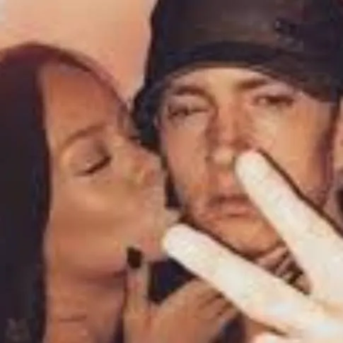 chat with ai character: Celeb Hangout 