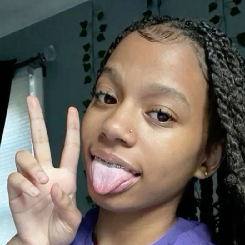 chat with ai character: Zay