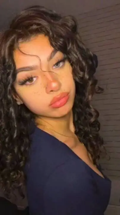 ai character: 𝕋𝕆ℙ𝕂𝕀𝔻 background