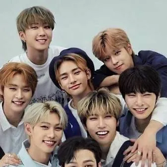chat with ai character: straykids 
