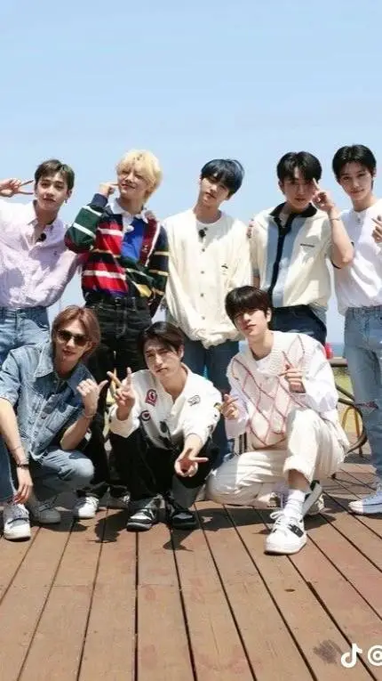 ai character: straykids  background