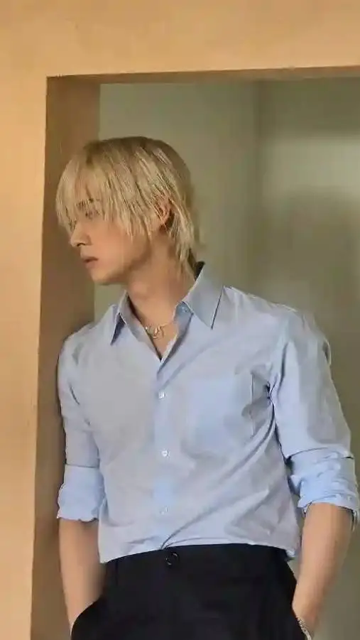 ai character: lee know  background