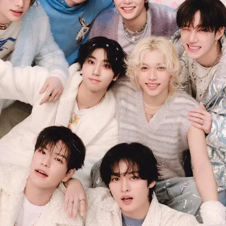 chat with ai character: descendants skzver