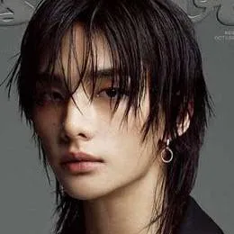 chat with ai character: hyunjin 