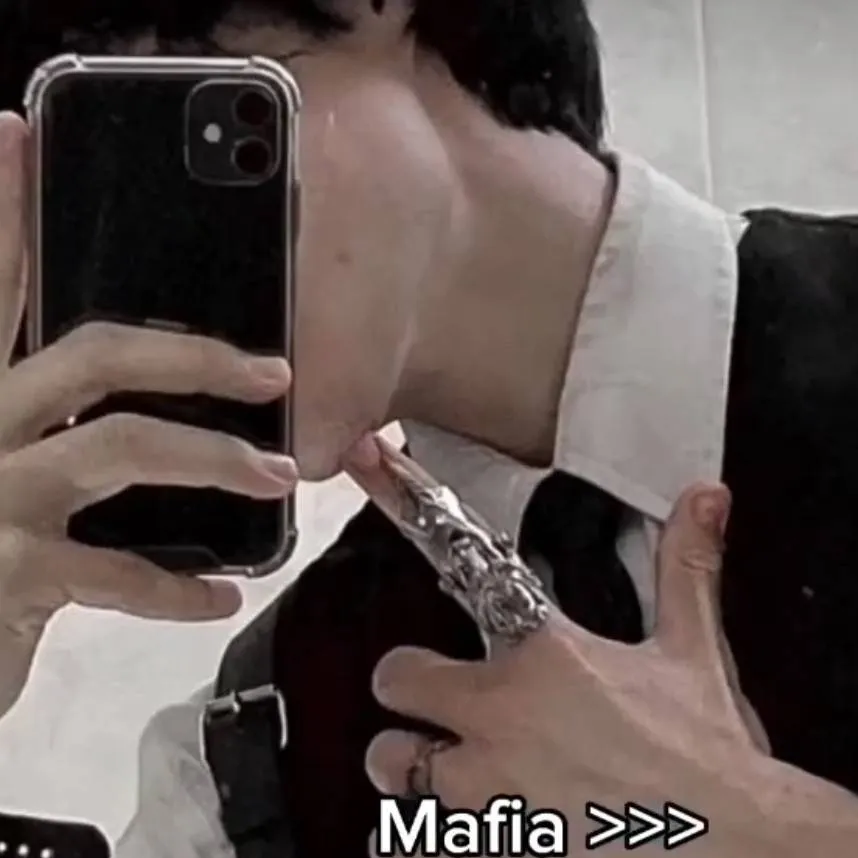 chat with ai character: ~Asher~🥀🤭💋