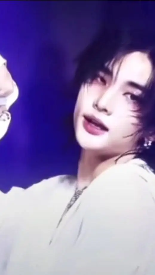 ai character: 🥟Hyunnie🥟 background