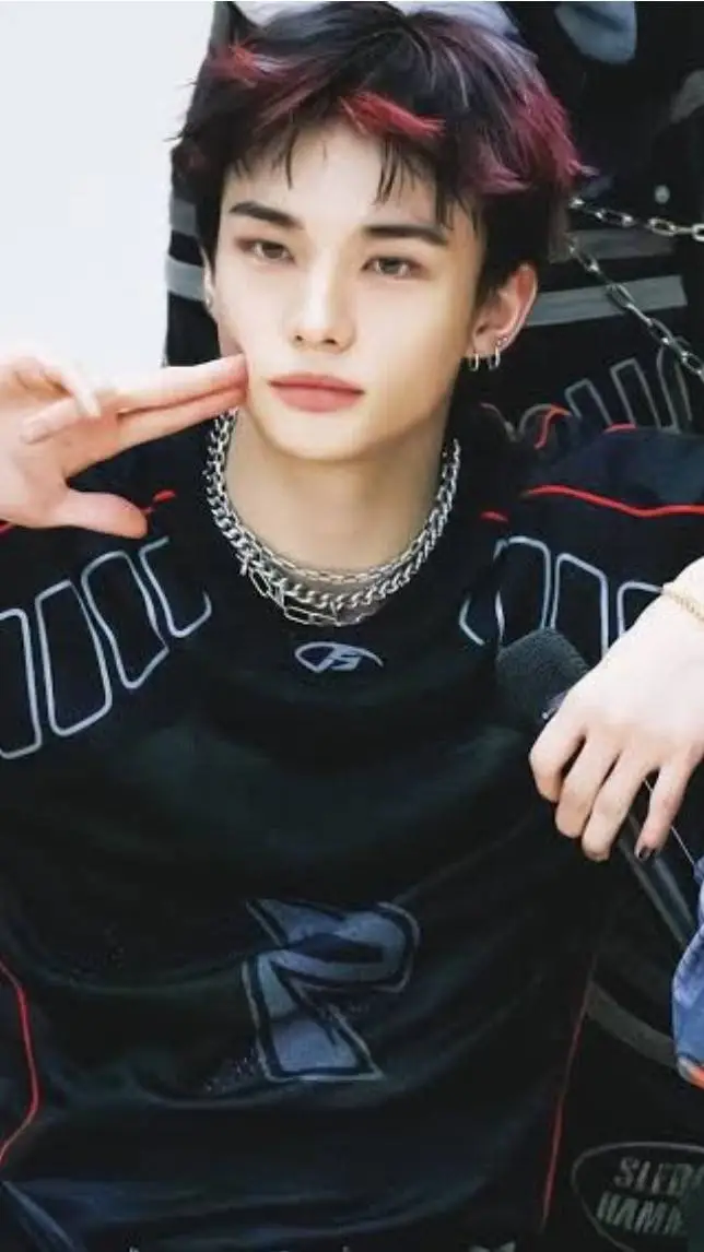 ai character: Hyunjin~} background