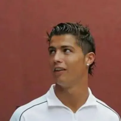 chat with ai character: Cristiano 