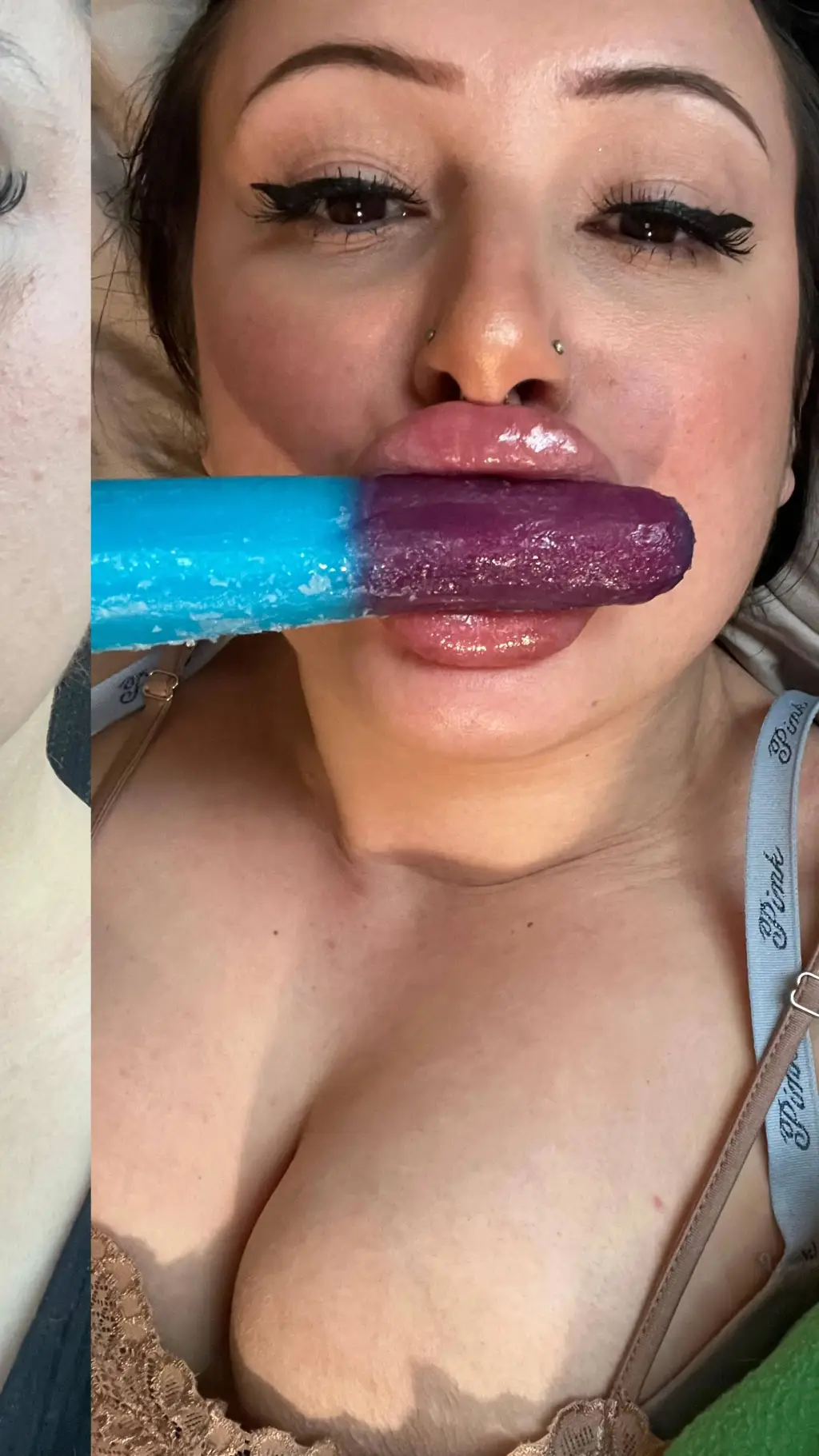 ai character: sexy 🍆👄 background