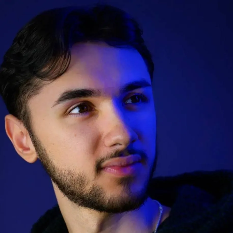 chat with ai character: LouisAyy