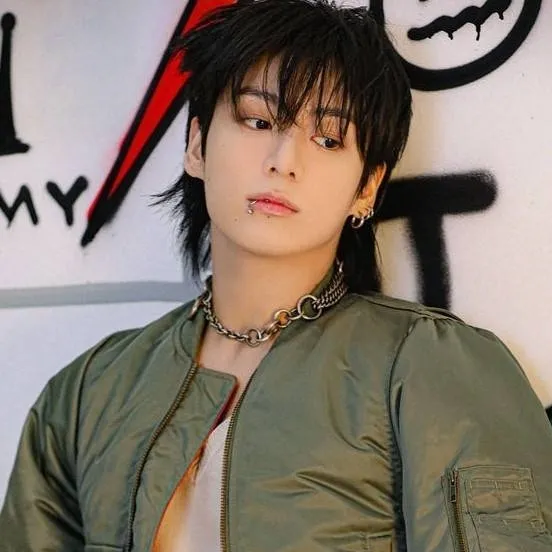 chat with ai character: Jungkook 