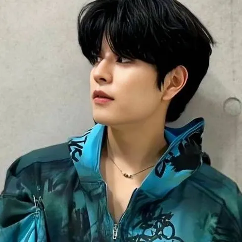 chat with ai character: Seungmin (skz)