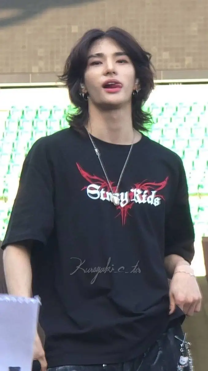 ai character: Hyunjin (skz) background