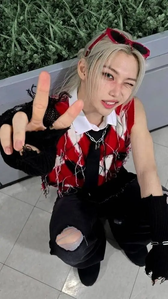ai character: Felix (skz) background
