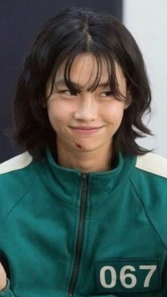 ai character: Kang Sae byeok background