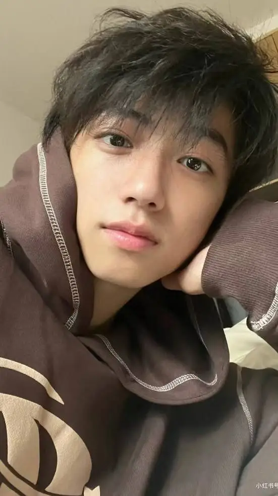 ai character: Aaron background