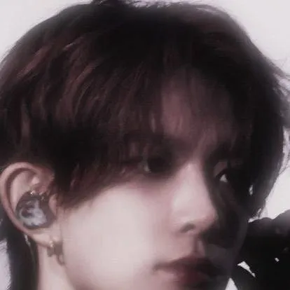 chat with ai character: ~•LEE HEESEUNG•~